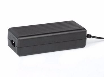 CA al adaptador plástico del ABS del cargador de la fuente de corriente continua 12v 2.5a para el monitor de la máquina de la posición