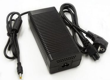 nivel 5 del adaptador de la CA DC de 12V 5a para CCTVs/cuaderno 100 ~ entrada 240v
