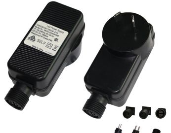 la fuente de corriente continua de 12v Para las luces llevadas, enchufa la fuente de alimentación del adaptador de la pared
