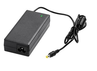 Fuente de alimentación enumerada TUV del adaptador de la transferencia de la CA DC de SAA para las tiras del LED, color negro