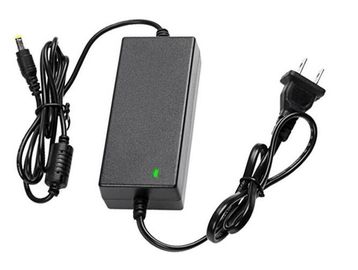 Adaptador negro de la CA DC de la mesa con el ruido de la ondulación 100mvpp, eficacia del 85%