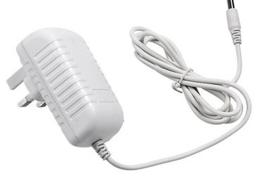 Blanco adaptador con los materiales plásticos del ABS, tipo de salida única de 12 voltios