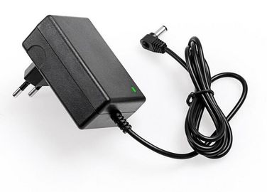 La CA dc del plástico del ABS fuente de alimentación de 12 voltios de salida única con el poder 6W, CE Rohs enumeró