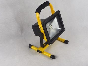 Luces de inundación recargables portátiles de la prenda impermeable LED 10W 20W 30W 50W para el exterior