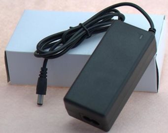 Adaptador negro de la CA DC del soporte de la pared de 12V 2.5A 3A 5A con Au del Eu nosotros enchufes británicos para la lámpara llevada