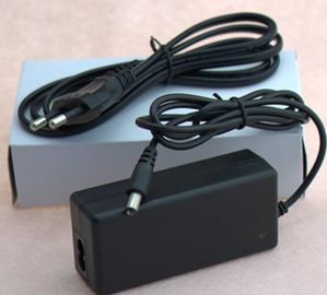 Adaptador negro de la CA DC del soporte de la pared de 12V 2.5A 3A 5A con Au del Eu nosotros enchufes británicos para la lámpara llevada