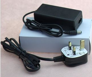 Adaptador negro de la CA DC del soporte de la pared de 12V 2.5A 3A 5A con Au del Eu nosotros enchufes británicos para la lámpara llevada