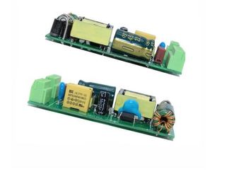 la C.C. de 12V 1.25A 15W llevó la fuente de alimentación de la transferencia con el terminal plástico de la cubierta y de tornillo