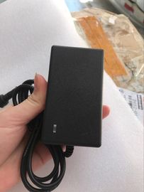 cargador de batería li-ion de 12.6V 2A, adaptador de la C.C. de la CA para la batería, color negro, conector custmized de DC